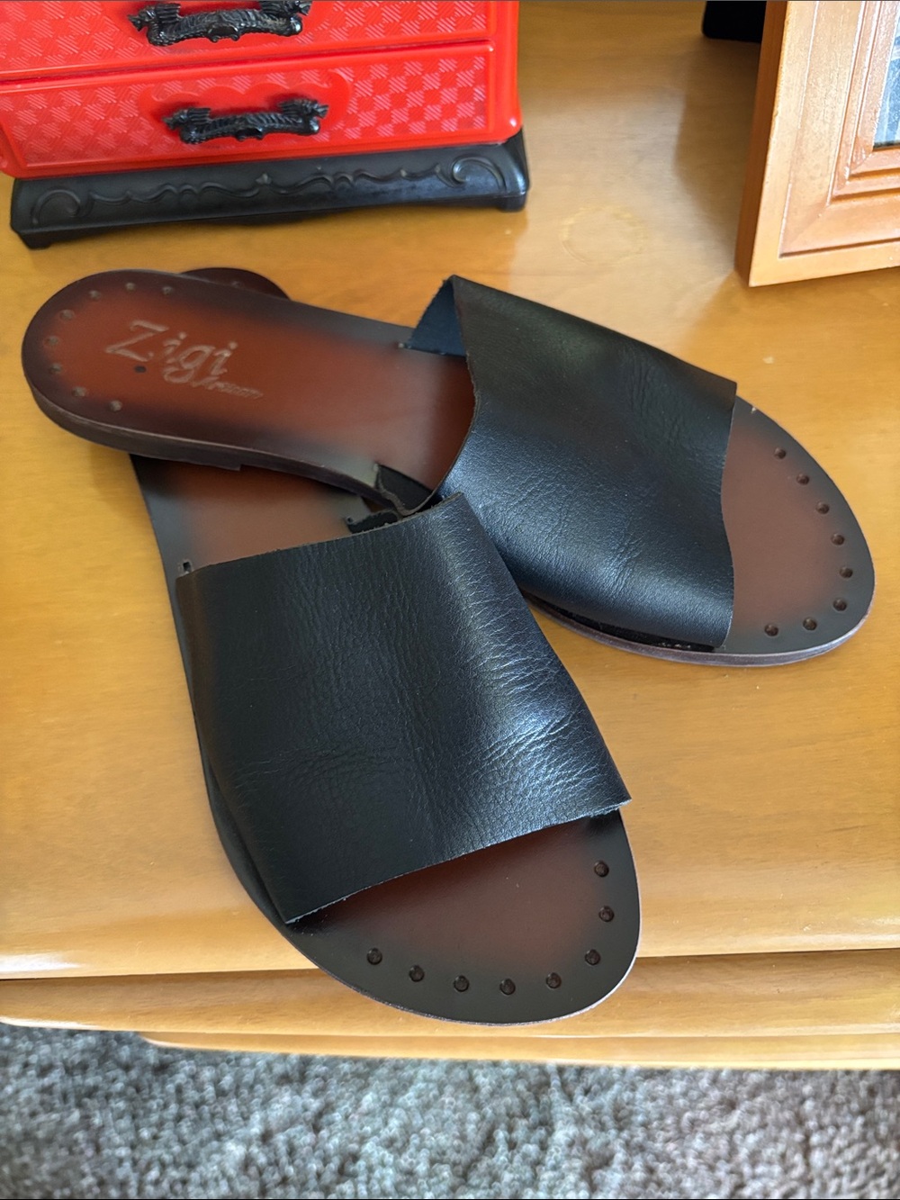 Zigi Soho women’s Black Leather Slide Sandals with Brown Footbed